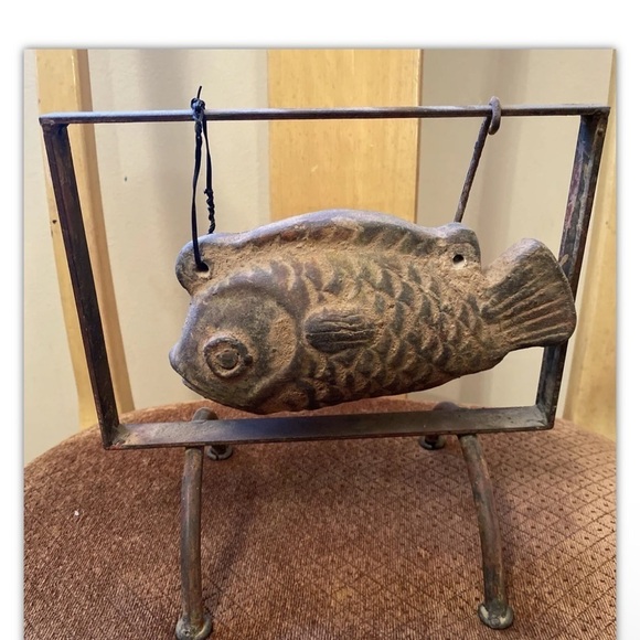 Old Japanese Art Sculpture Hanging Pottery & Metal Fish With Stand - Picture 4 of 7